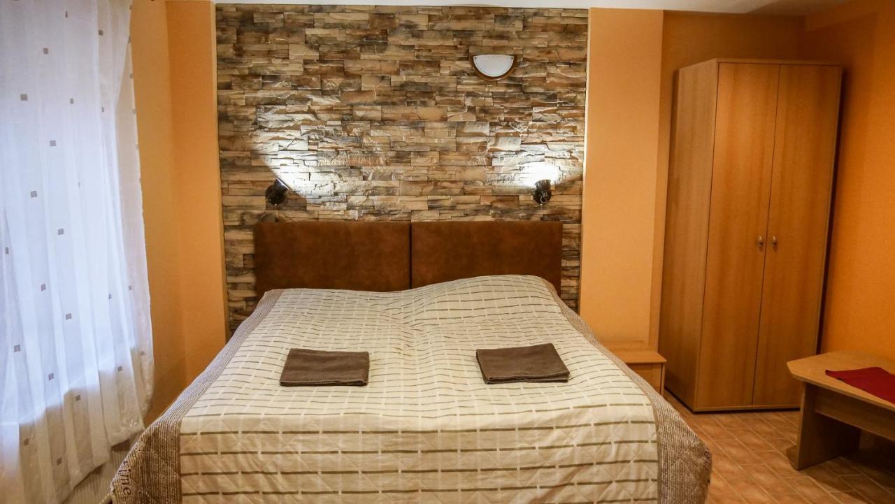 Penzion Na Hradbach Louny Exterior photo