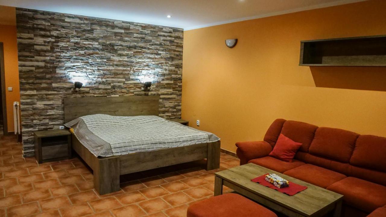 Penzion Na Hradbach Louny Exterior photo