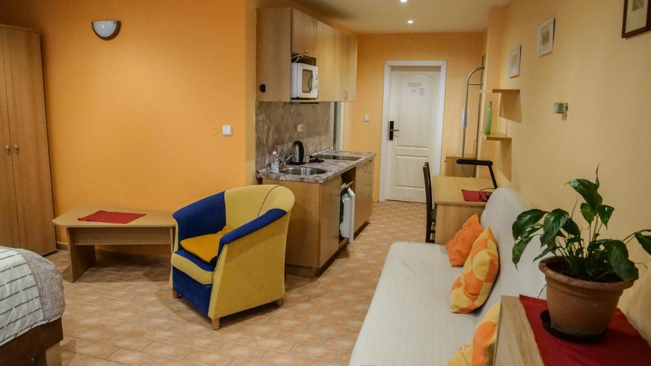 Penzion Na Hradbach Louny Exterior photo