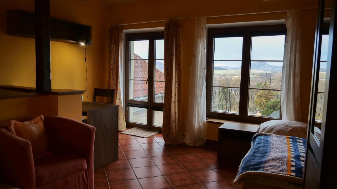 Penzion Na Hradbach Louny Exterior photo